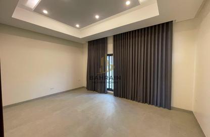 Compound - 4 Bedrooms - 5 Bathrooms for rent in Manama Downtown - Manama - Capital Governorate