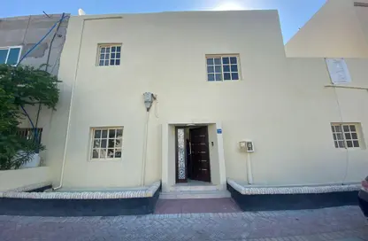 فيلا - 6 غرف نوم - 6 حمامات للبيع في جدحفص - المحافظة الشمالية