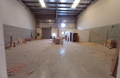 Warehouse - Studio - 2 Bathrooms for rent in Hidd - Muharraq Governorate