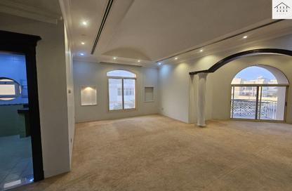Villa - 5 Bedrooms - 7+ Bathrooms for rent in Tubli - Central Governorate
