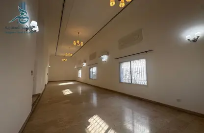 فيلا - 4 غرف نوم - 5 حمامات للايجار في توبلي - المحافظة الوسطى