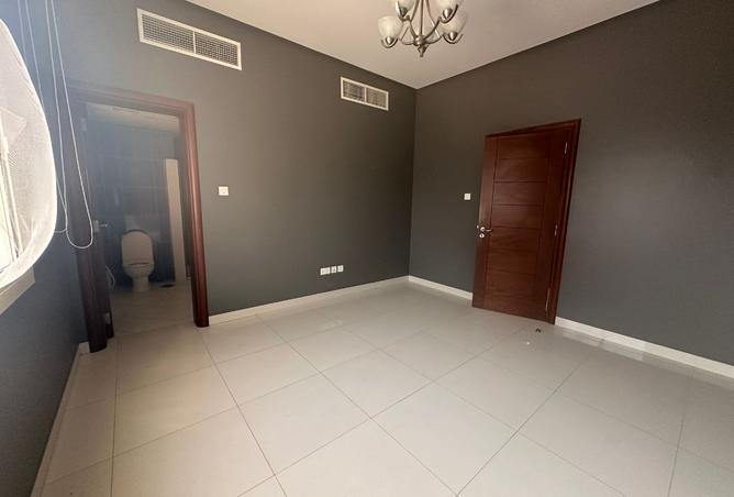 983577 - Property Image 3