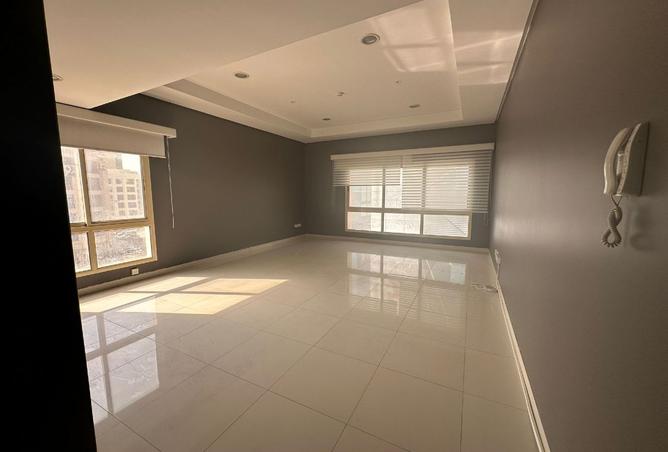 983577 - Property Image 2