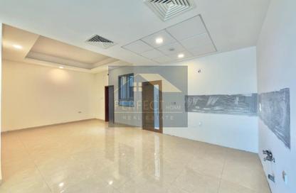 Villa - 4 - 6 for sale in Saar - Northern Governorate