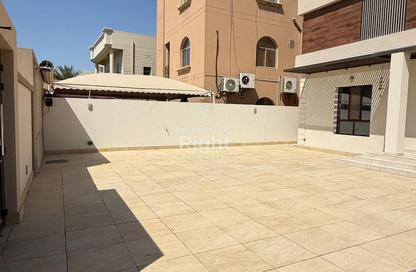Villa - 4 - 6 for sale in Sanad - Central Governorate