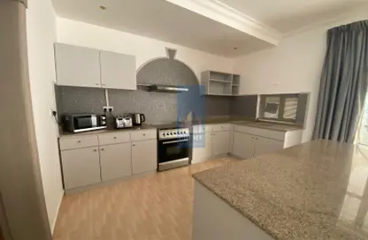 مجمع سكني - 2 غرف نوم - 3 حمامات للايجار في الجنبية - المحافظة الشمالية