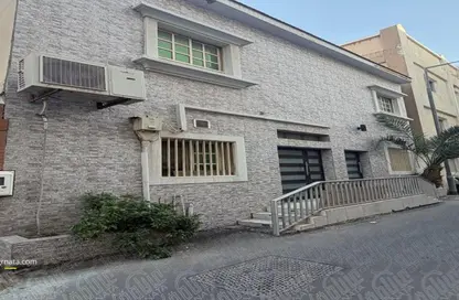 فيلا - 4 غرف نوم - 4 حمامات للبيع في قلالي - المحرق