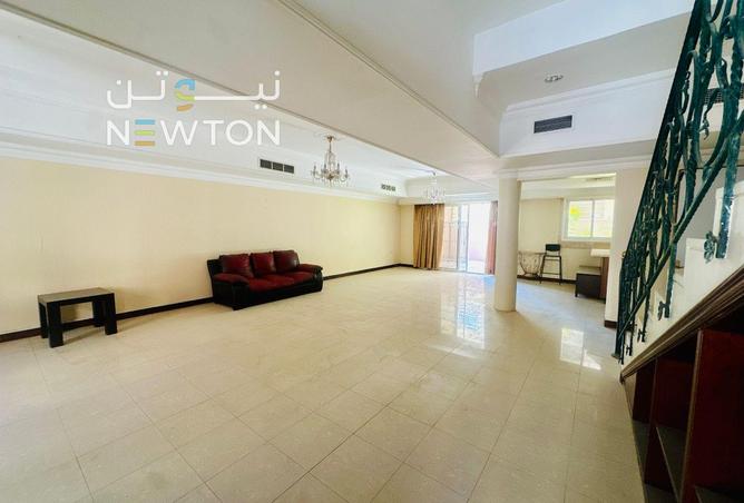 989423 - Property Image 3