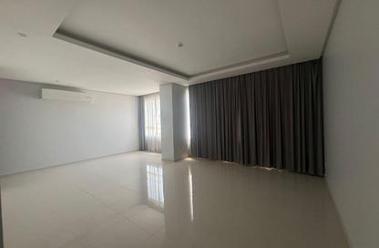 Apartment - 2 Bedrooms - 2 Bathrooms for rent in Tubli - Central Governorate