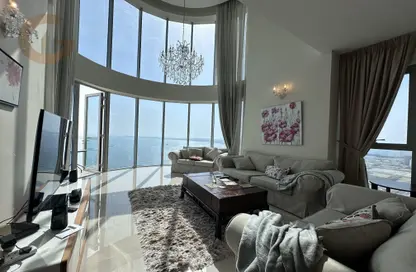 Duplex - 3 Bedrooms - 4 Bathrooms for rent in Al Juffair - Capital Governorate