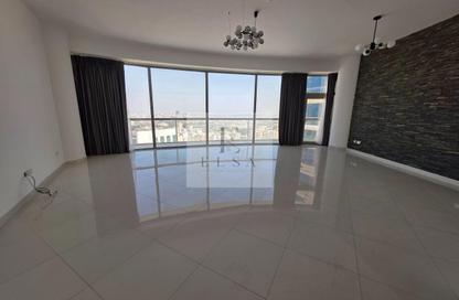Apartment - 2 Bedrooms - 3 Bathrooms for rent in Sanabis - Manama - Capital Governorate Apartment - 2 Bedrooms - 3 Bathrooms for rent in Sanabis - Manama - Capital Governorate