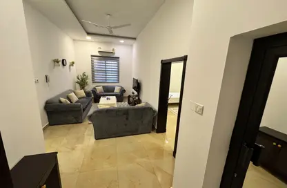 Apartment - 3 Bedrooms - 2 Bathrooms for rent in Sanad - Central Governorate