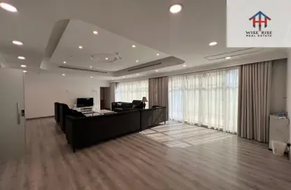 Penthouse - 3 Bedrooms - 4 Bathrooms for rent in Sanabis - Manama - Capital Governorate