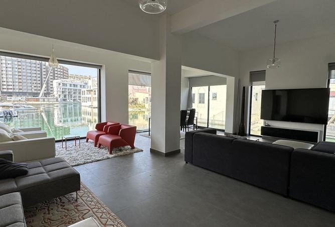 987826 - Property Image 2