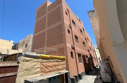 عمارة بالكامل - 8 غرف نوم - 8 حمامات للبيع في الدير - المحرق