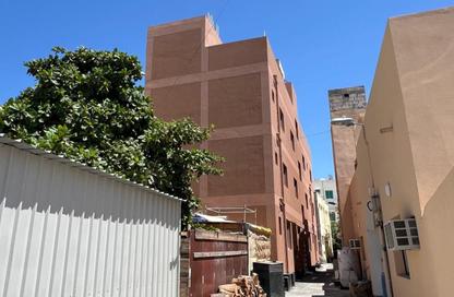 عمارة بالكامل - 8 غرف نوم - 8 حمامات للبيع في الدير - المحرق
