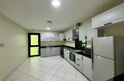 Apartment - 3 Bedrooms - 3 Bathrooms for rent in Al Juffair - Capital Governorate