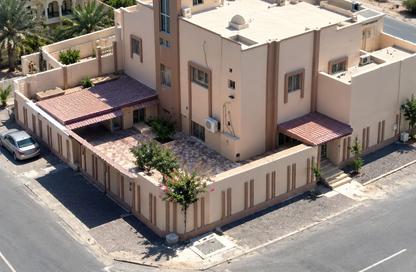 Villa - 5 - 5 for sale in Hidd - Muharraq Governorate