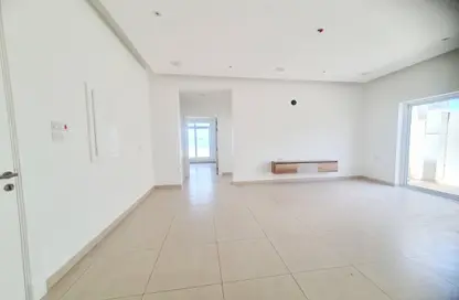 Apartment - 3 Bedrooms - 4 Bathrooms for rent in Salmabad - Central Governorate