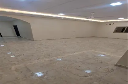 Apartment - 4 Bedrooms - 3 Bathrooms for rent in Karbabad - Manama - Capital Governorate