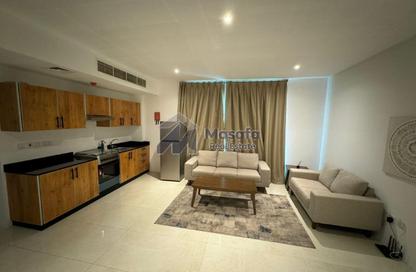 Apartment - 1 Bedroom - 1 Bathroom for rent in Sanabis - Manama - Capital Governorate