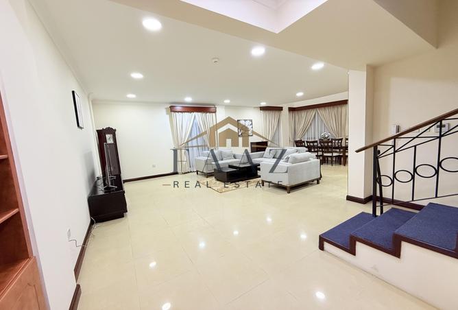 989621 - Property Image 2