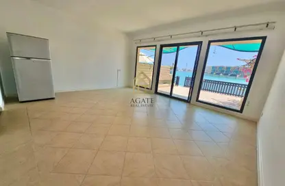 فيلا - 3 غرف نوم - 5 حمامات للايجار في شارع أمواج - أمواج - المحرق