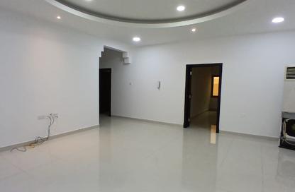 Apartment - 3 Bedrooms - 3 Bathrooms for rent in Busaiteen - Muharraq Governorate