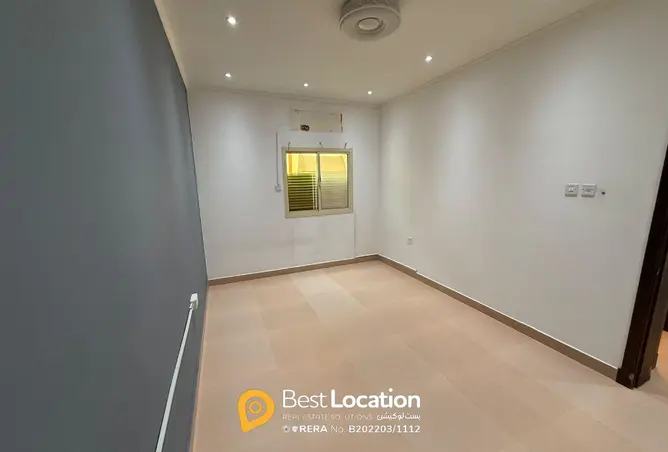 985601 - Property Image 2