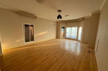 Villa - 4 - 4 for rent in Hidd - Muharraq Governorate