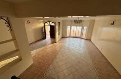 Villa - 4 - 4 for rent in Hidd - Muharraq Governorate