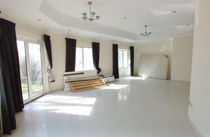Villa - 3 Bedrooms - 5 Bathrooms for rent in Janabiya - Northern Governorate