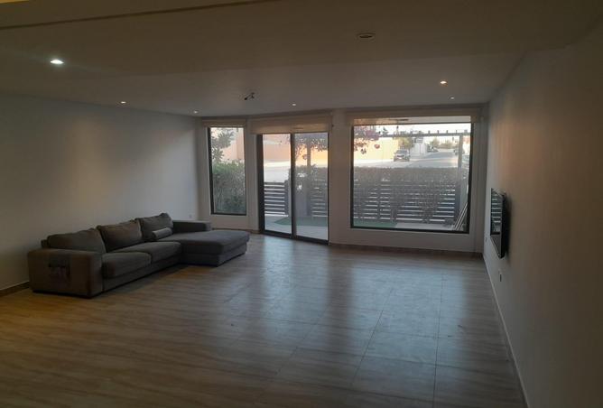 1002556 - Property Image 2