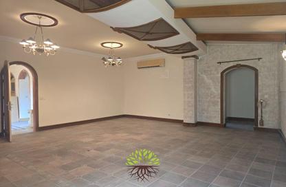 Villa - 3 - 5 for rent in Seef - Capital Governorate Villa - 3 - 5 for rent in Seef - Capital Governorate