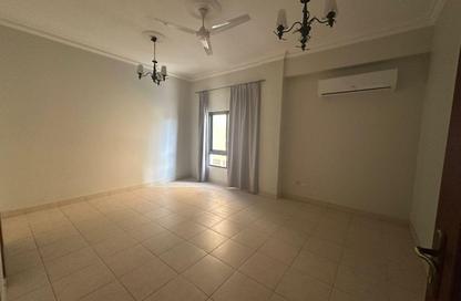 Apartment - 2 Bedrooms - 2 Bathrooms for rent in Al Burhama - Manama - Capital Governorate