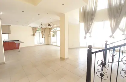 Villa - 4 Bedrooms - 5 Bathrooms for rent in Bu Quwah - Northern Governorate