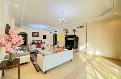 Apartment - 3 Bedrooms - 3 Bathrooms for rent in Al Juffair - Capital Governorate