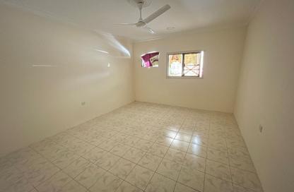 Apartment - 2 Bedrooms - 2 Bathrooms for rent in Um Al Hasam - Manama - Capital Governorate