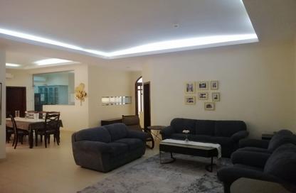 Villa - 3 Bedrooms - 4 Bathrooms for rent in Busaiteen - Muharraq Governorate