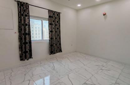 Apartment - 1 Bedroom - 1 Bathroom for rent in Sanabis - Manama - Capital Governorate
