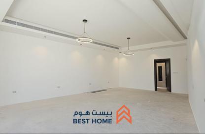 فيلا - 6 غرف نوم - 7 حمامات للبيع في سار - المحافظة الشمالية