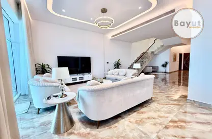 Duplex - 3 Bedrooms - 5 Bathrooms for rent in Seef - Capital Governorate