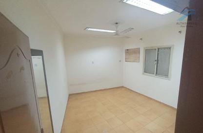 Office Space - 2 Bedrooms - 2 Bathrooms for rent in Hidd - Muharraq Governorate