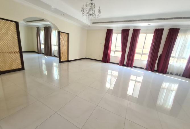 987989 - Property Image 2