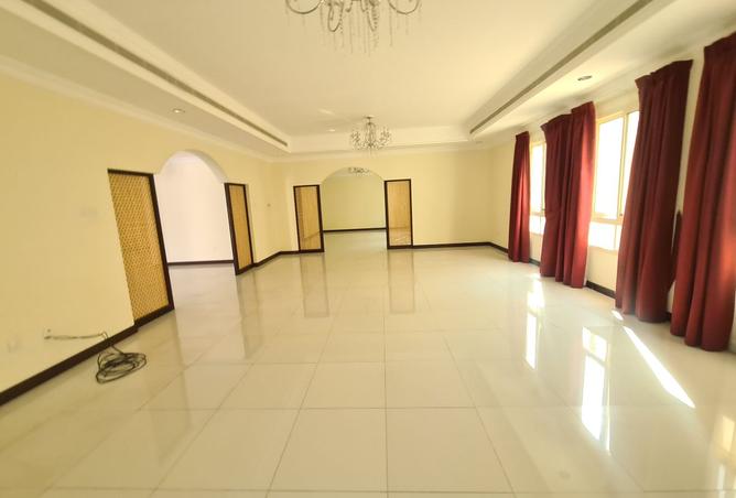 987989 - Property Image 3