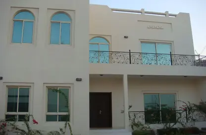 Villa - 5 Bedrooms - 5 Bathrooms for rent in Mahooz - Manama - Capital Governorate