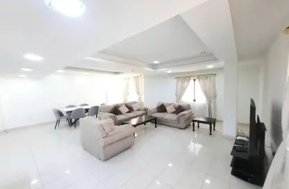 Apartment - 3 Bedrooms - 3 Bathrooms for rent in Mahooz - Manama - Capital Governorate