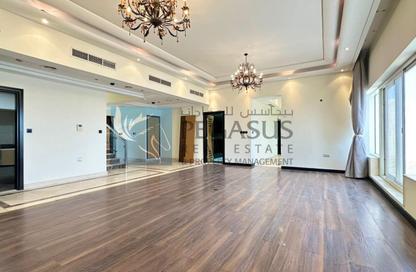 Apartment - 5 Bedrooms - 6 Bathrooms for rent in Abraj Al Lulu - Manama - Capital Governorate