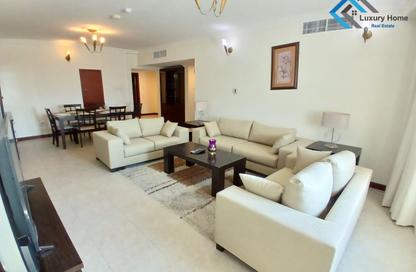 Apartment - 2 Bedrooms - 2 Bathrooms for rent in Busaiteen - Muharraq Governorate