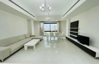 Apartment - 2 Bedrooms - 2 Bathrooms for rent in Mahooz - Manama - Capital Governorate